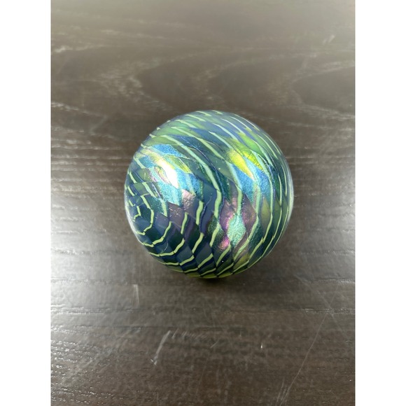 VTG 1984 D+L Signed Iridescent Art Glass Paperweight Green Blue Pulled Feather - Picture 2 of 6